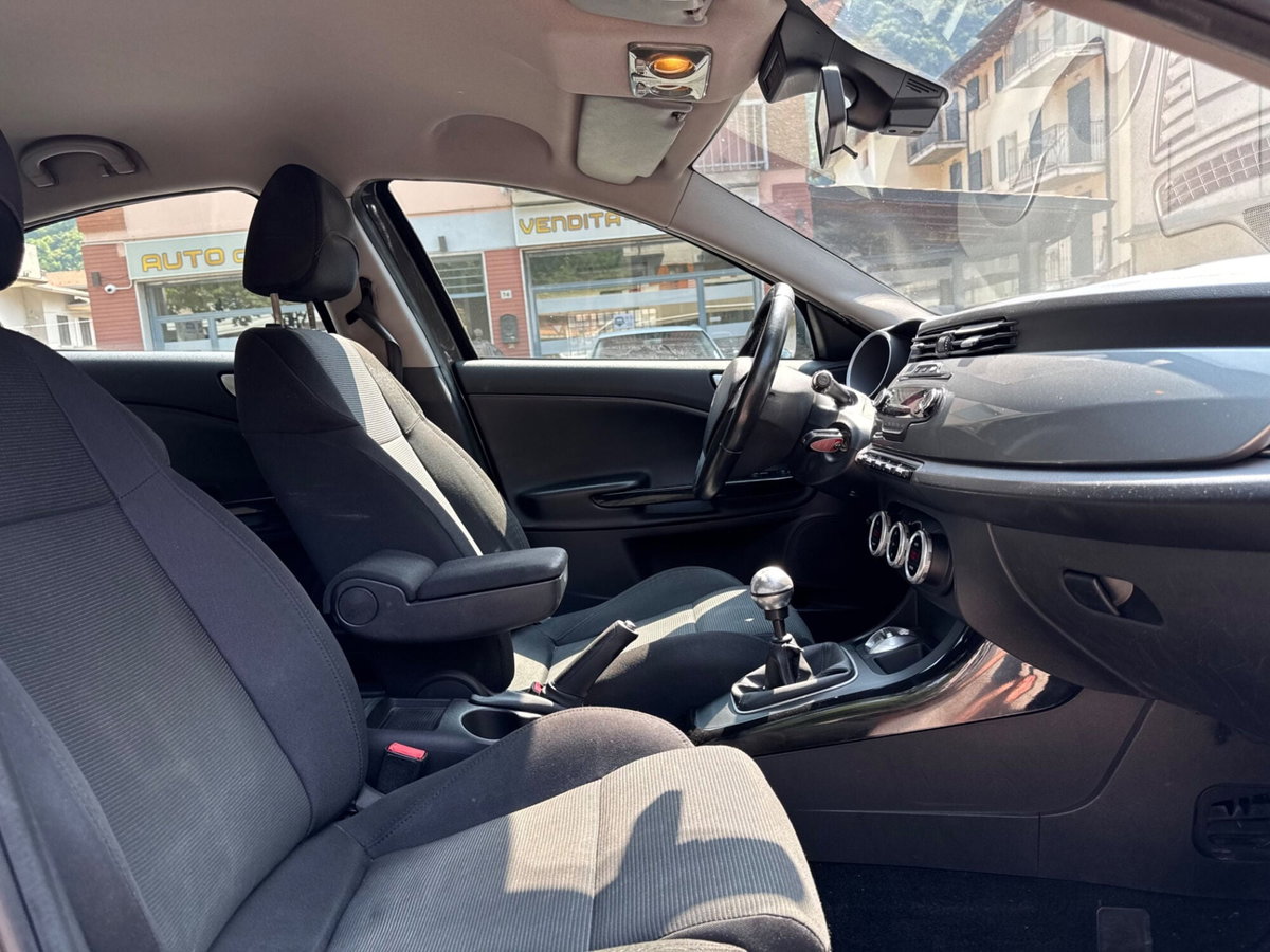 Alfa Romeo Giulietta 1.6 JTDm-2 Exclusive (12)