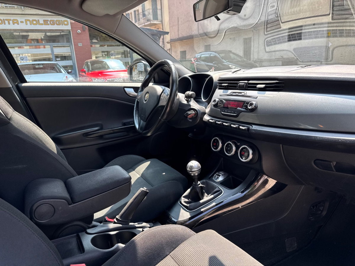 Alfa Romeo Giulietta 1.6 JTDm-2 Exclusive (13)
