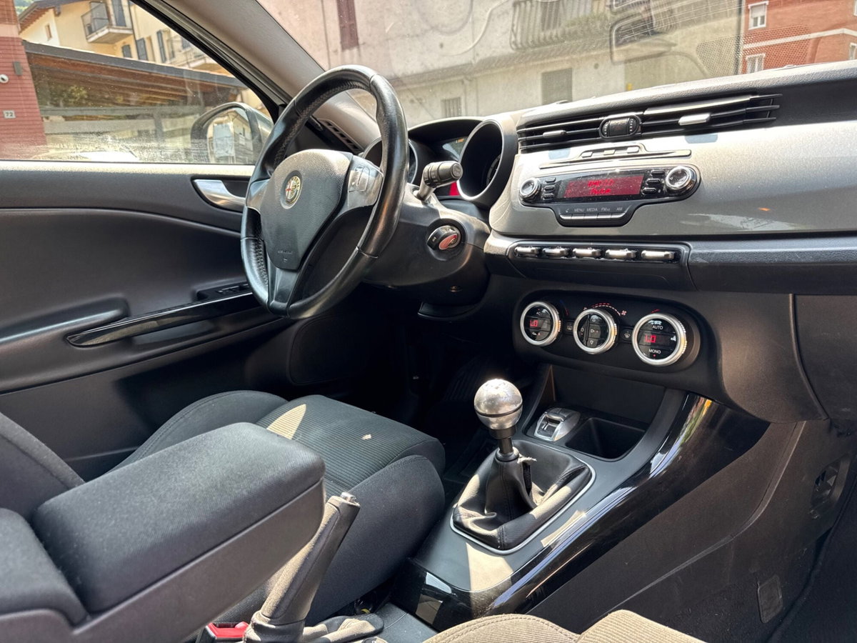 Alfa Romeo Giulietta 1.6 JTDm-2 Exclusive (15)