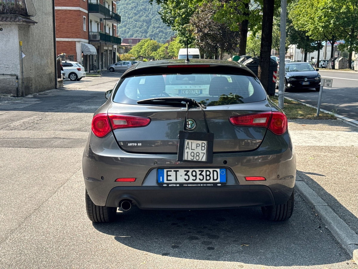 Alfa Romeo Giulietta 1.6 JTDm-2 Exclusive (6)