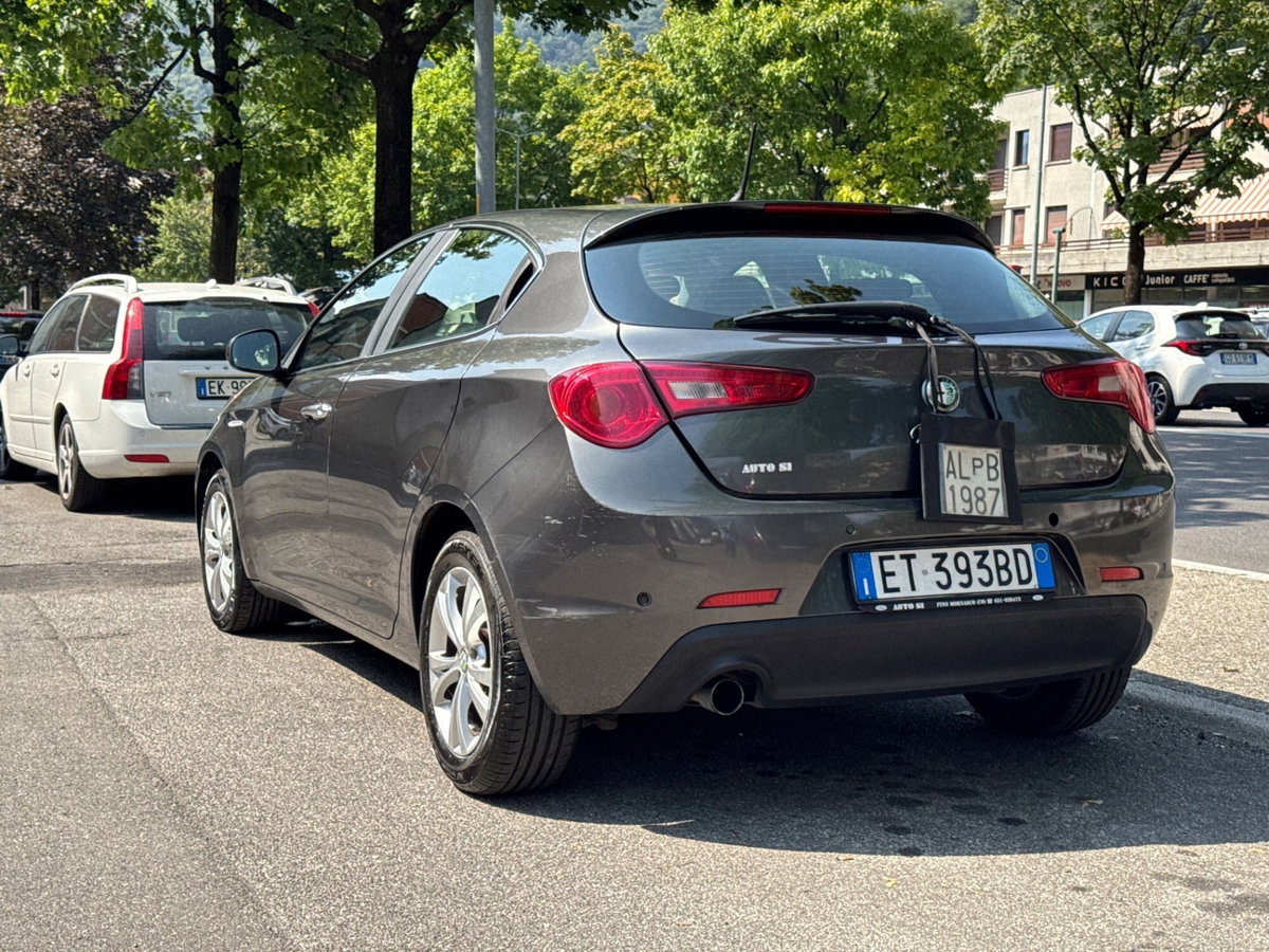 Alfa Romeo Giulietta 1.6 JTDm-2 Exclusive (7)