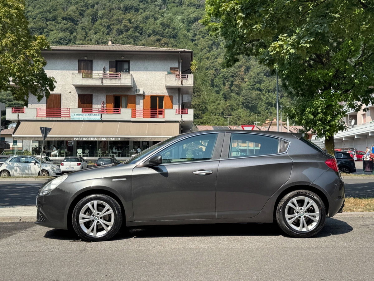 Alfa Romeo Giulietta 1.6 JTDm-2 Exclusive (8)