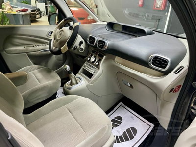 Citroen C3 Picasso 1.4 VTi 95 Exclusive Style (11)
