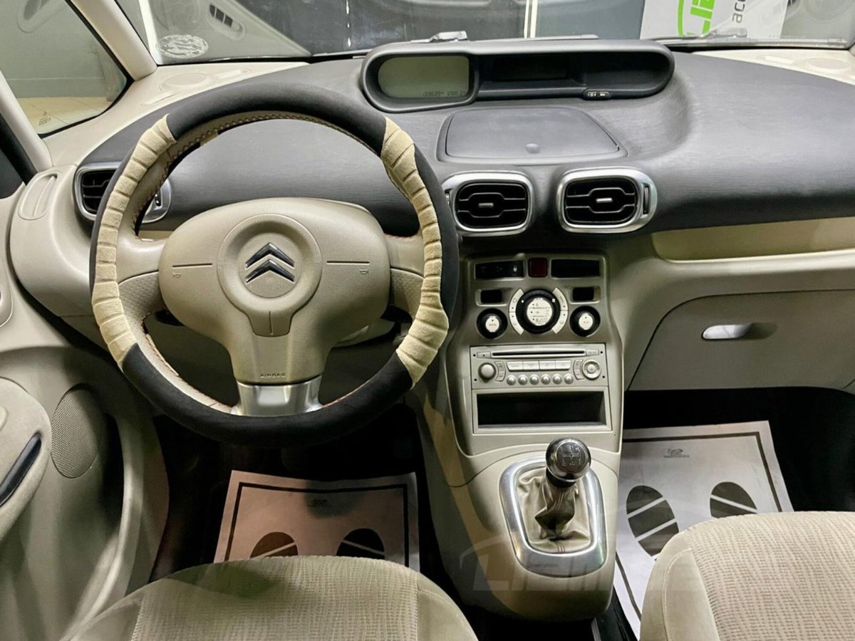 Citroen C3 Picasso 1.4 VTi 95 Exclusive Style (8)