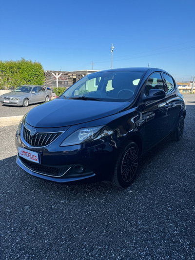 Lancia Ypsilon 1.0 FireFly 5 porte S&S Hybrid Ecochic Gold usata