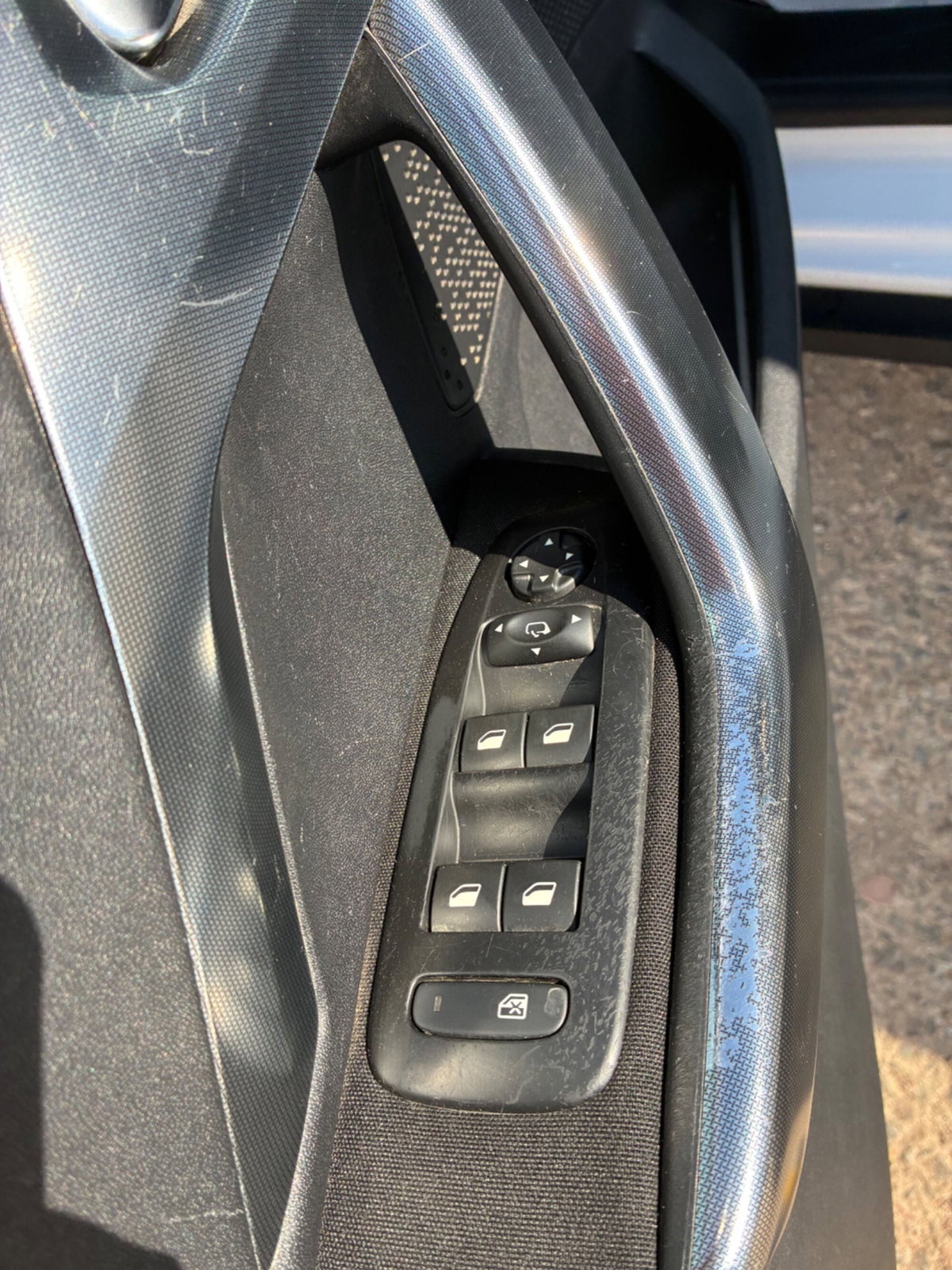 Peugeot 2008 100 Black Matt (11)