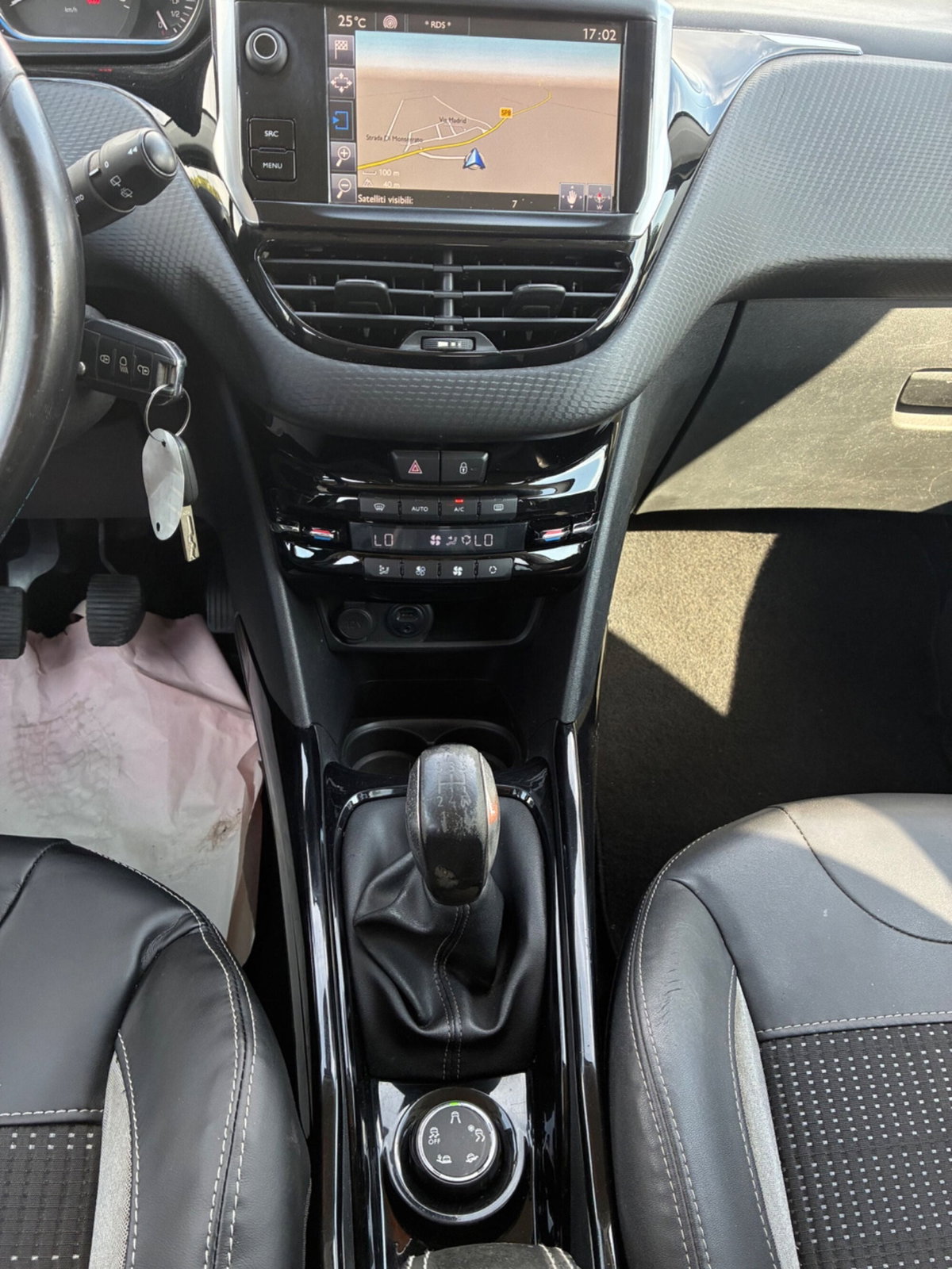 Peugeot 2008 100 Black Matt (15)