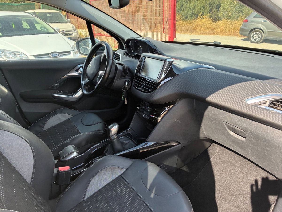 Peugeot 2008 100 Black Matt (17)