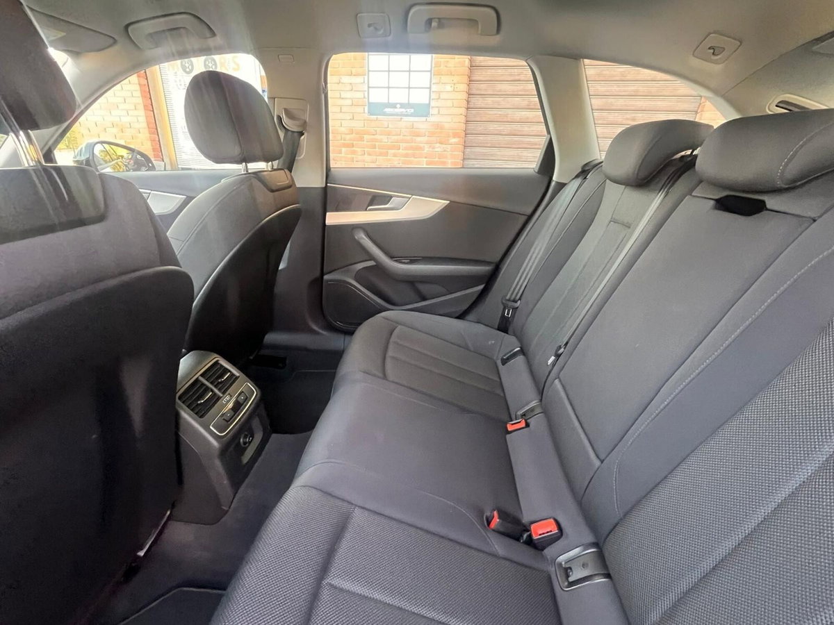 Audi A4 Avant 2.0 TDI 150 CV ultra S tronic (19)