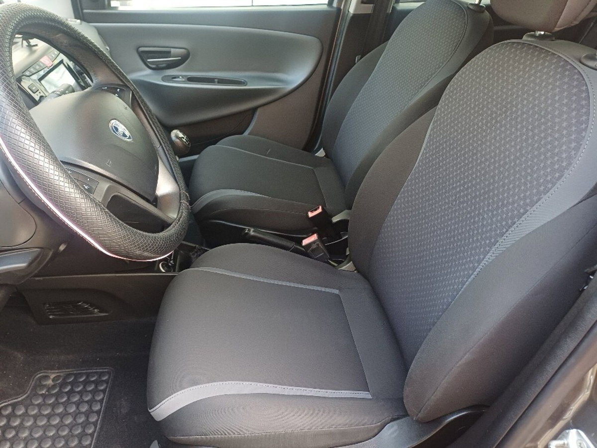Lancia Ypsilon 1.2 69 CV 5 porte GPL Ecochic Gold (13)