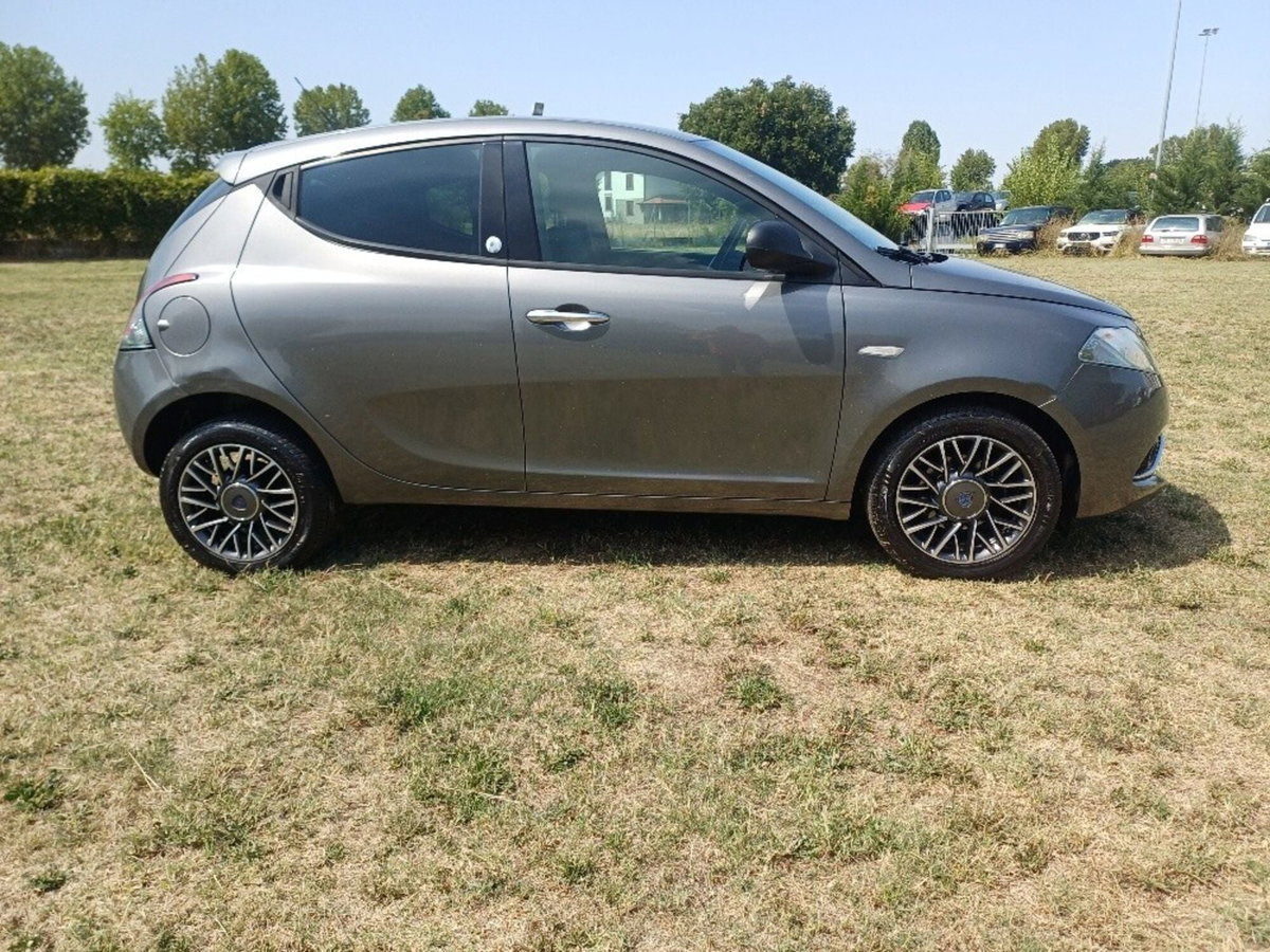 Lancia Ypsilon 1.2 69 CV 5 porte GPL Ecochic Gold (3)