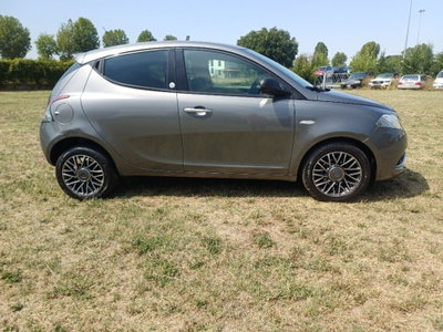 Lancia Ypsilon 1.2 69 CV 5 porte GPL Ecochic Gold (3)
