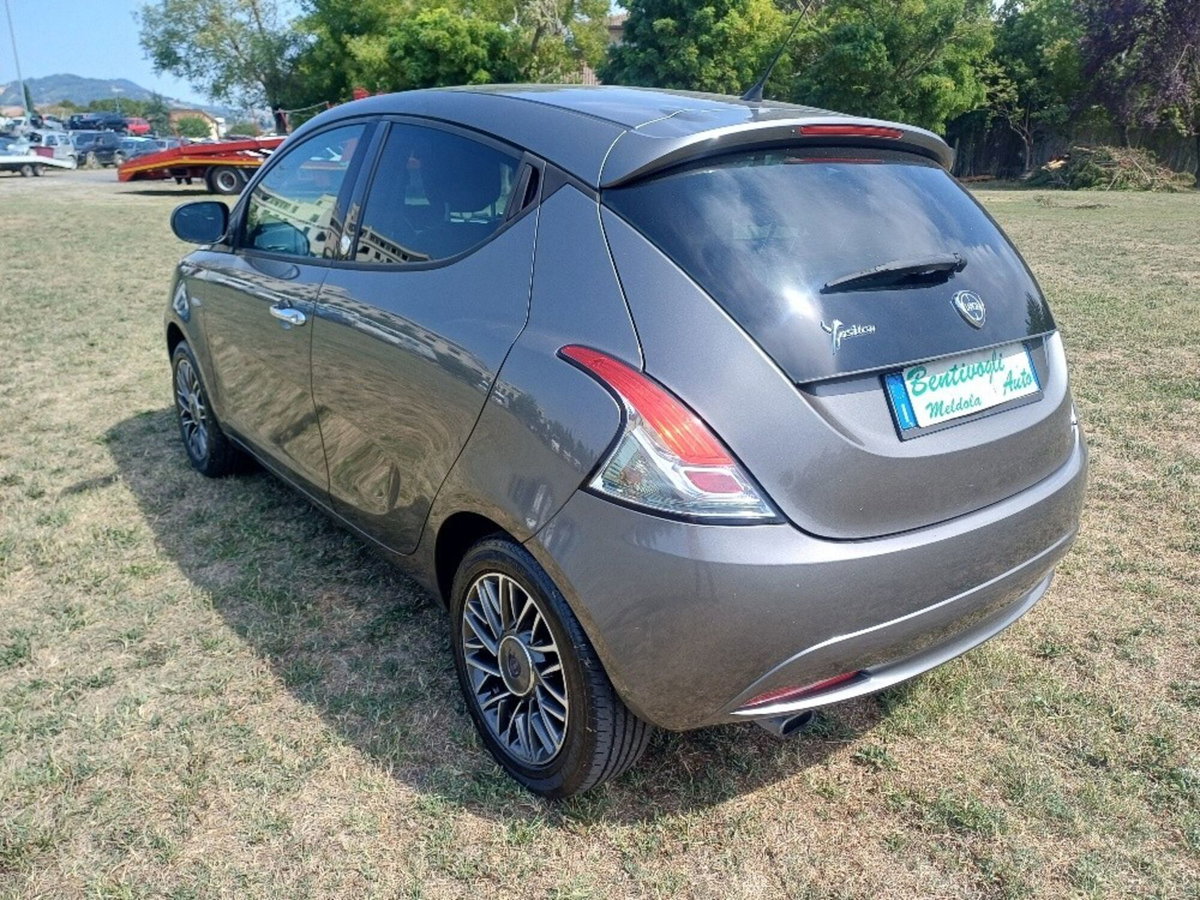 Lancia Ypsilon 1.2 69 CV 5 porte GPL Ecochic Gold (6)
