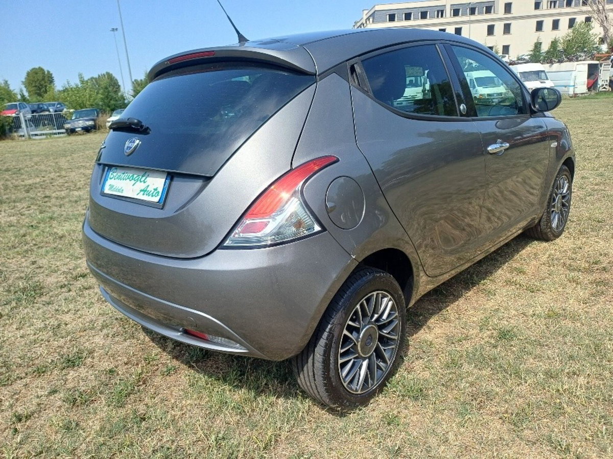 Lancia Ypsilon 1.2 69 CV 5 porte GPL Ecochic Gold (8)