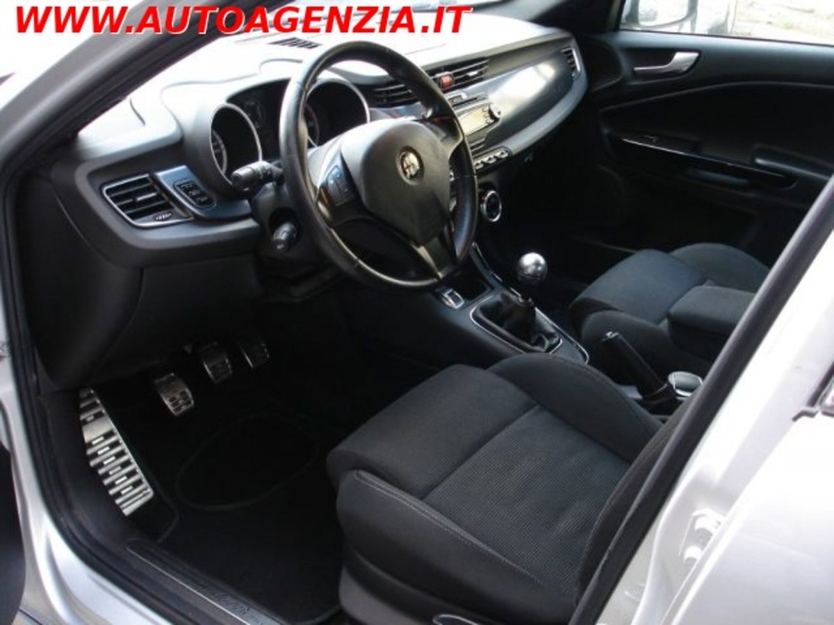 Alfa Romeo Giulietta 2.0 JTDm-2 Distinctive 140cv (12)