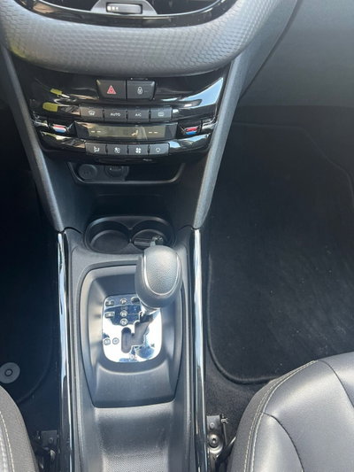 Peugeot 2008 120 EAT6 S&S Allure (11)
