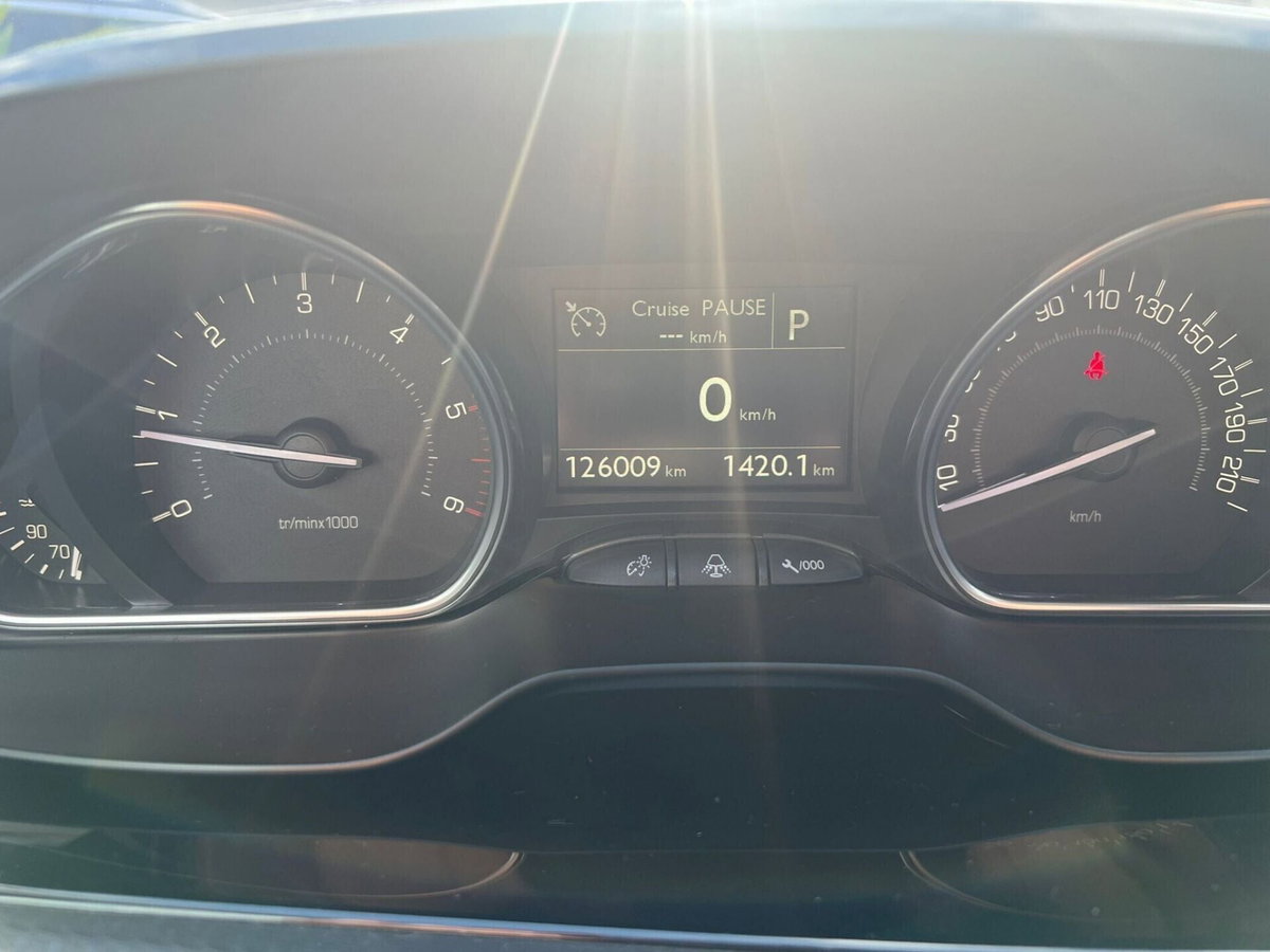 Peugeot 2008 120 EAT6 S&S Allure (12)