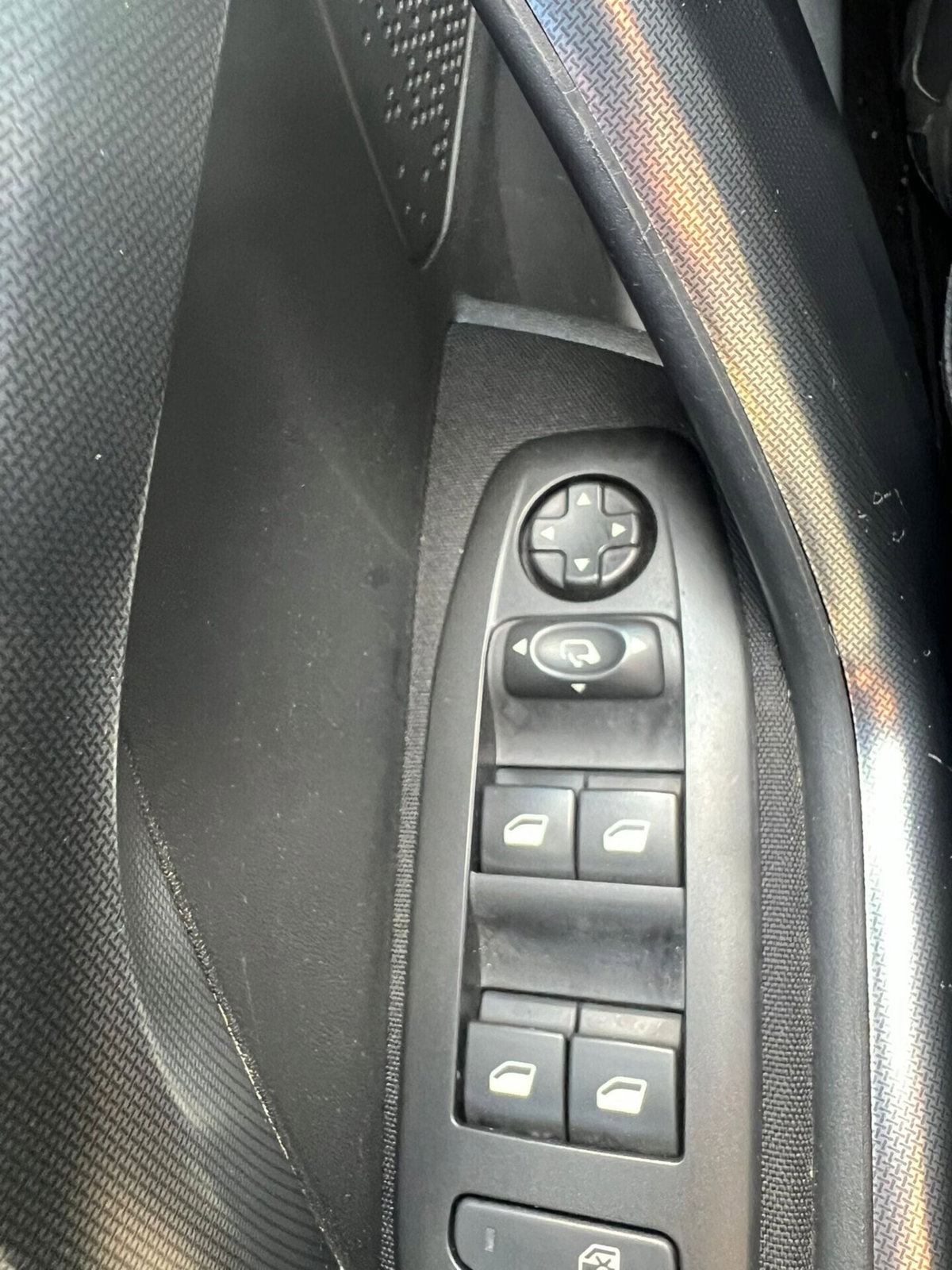 Peugeot 2008 120 EAT6 S&S Allure (15)
