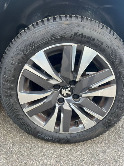 Peugeot 2008 120 EAT6 S&S Allure (18)