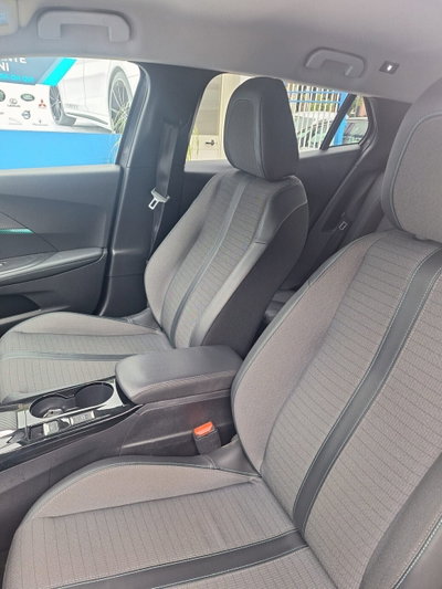 Peugeot 2008 BlueHDi 130 S&S EAT8 Allure Pack (8)