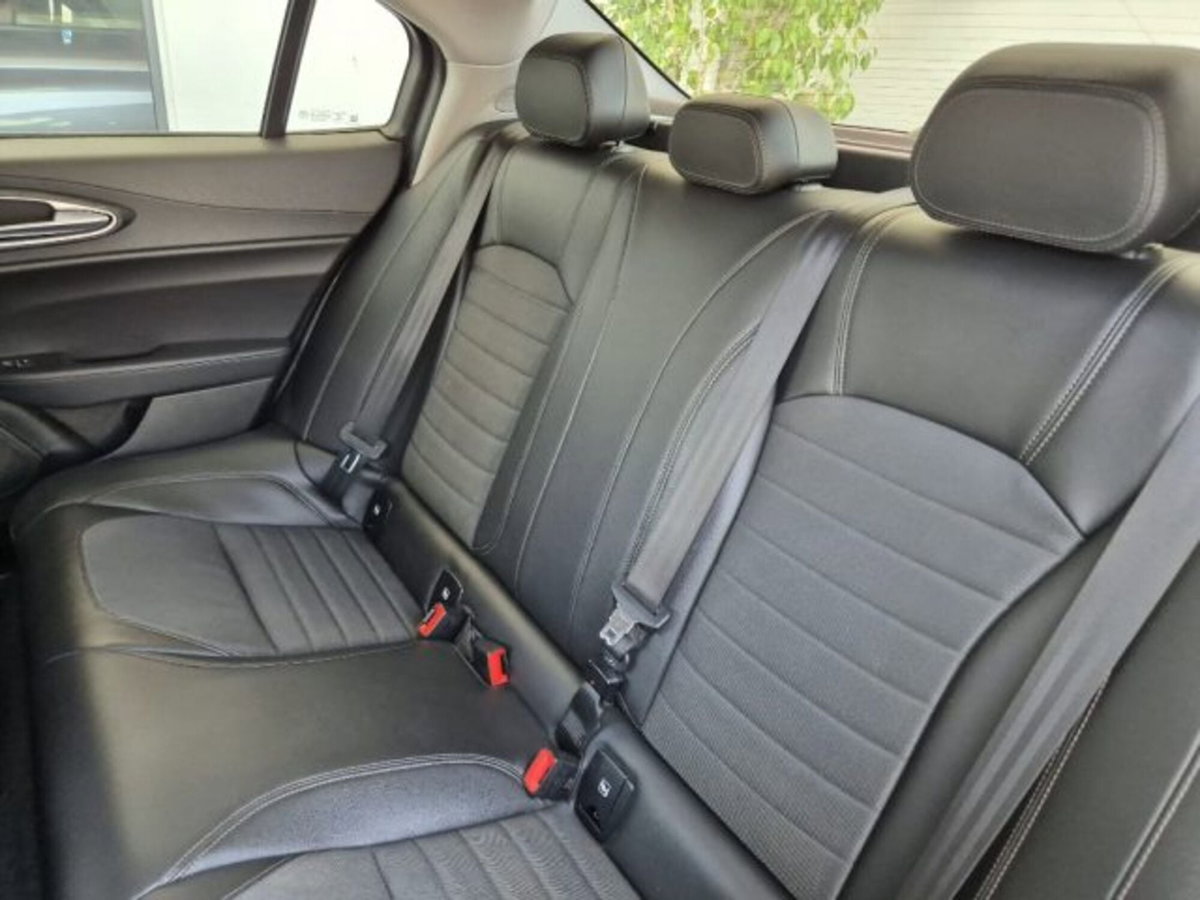 Alfa Romeo Giulia 2.2 Turbodiesel 150 CV Executive (10)