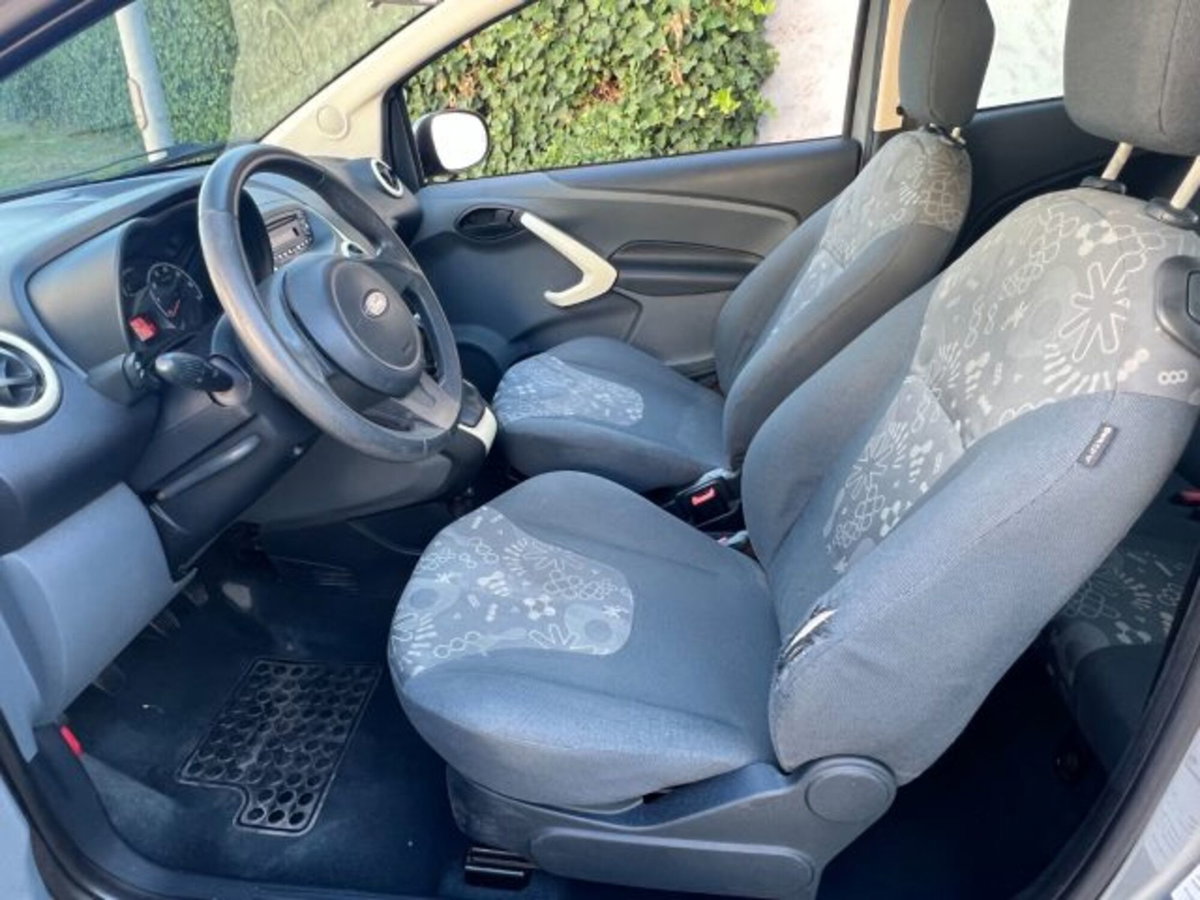Ford Ka 1.2 8V 69CV Titanium (10)