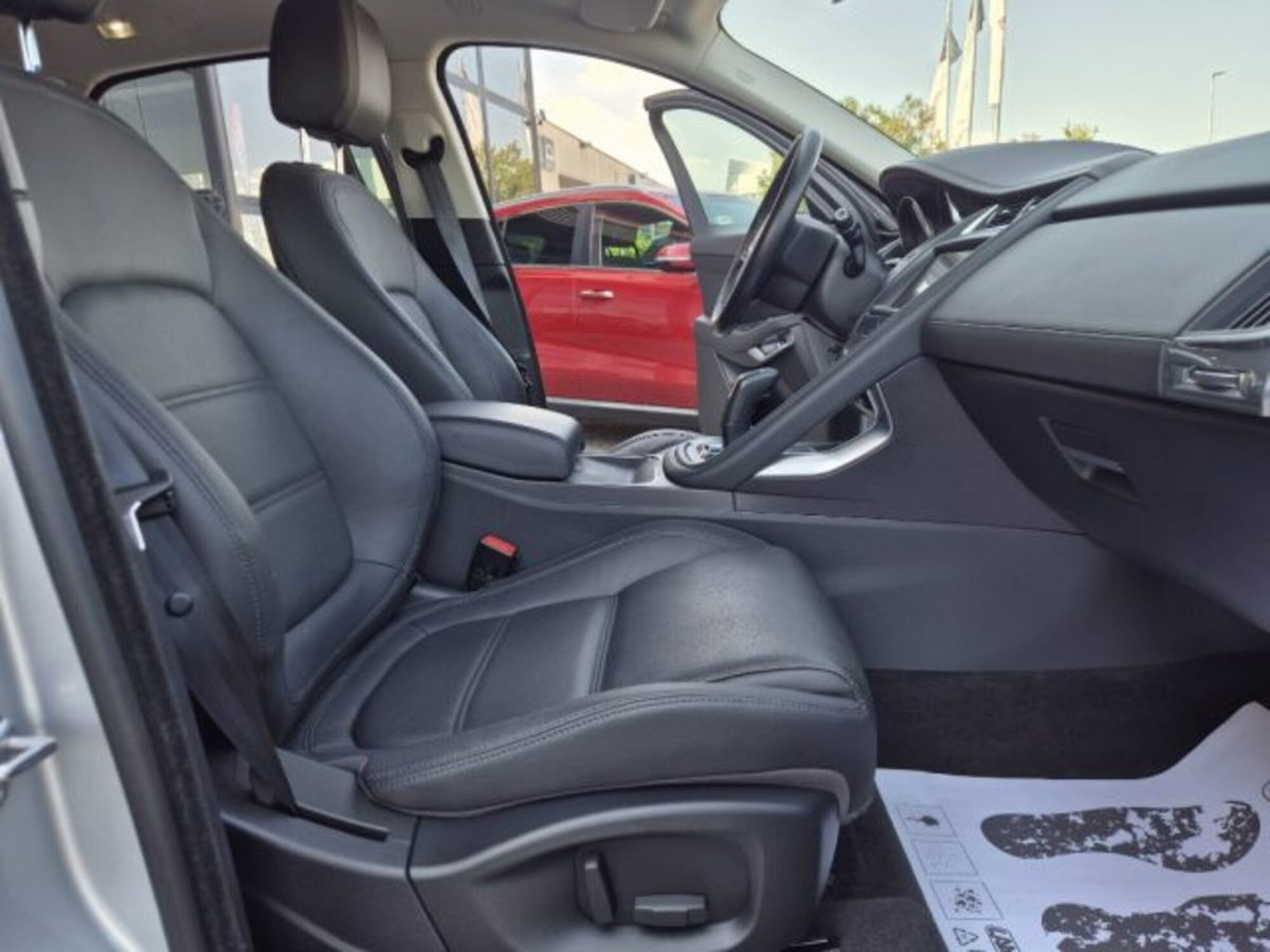 Jaguar E-Pace 2.0D 150 CV AWD aut. R-Dynamic S (15)