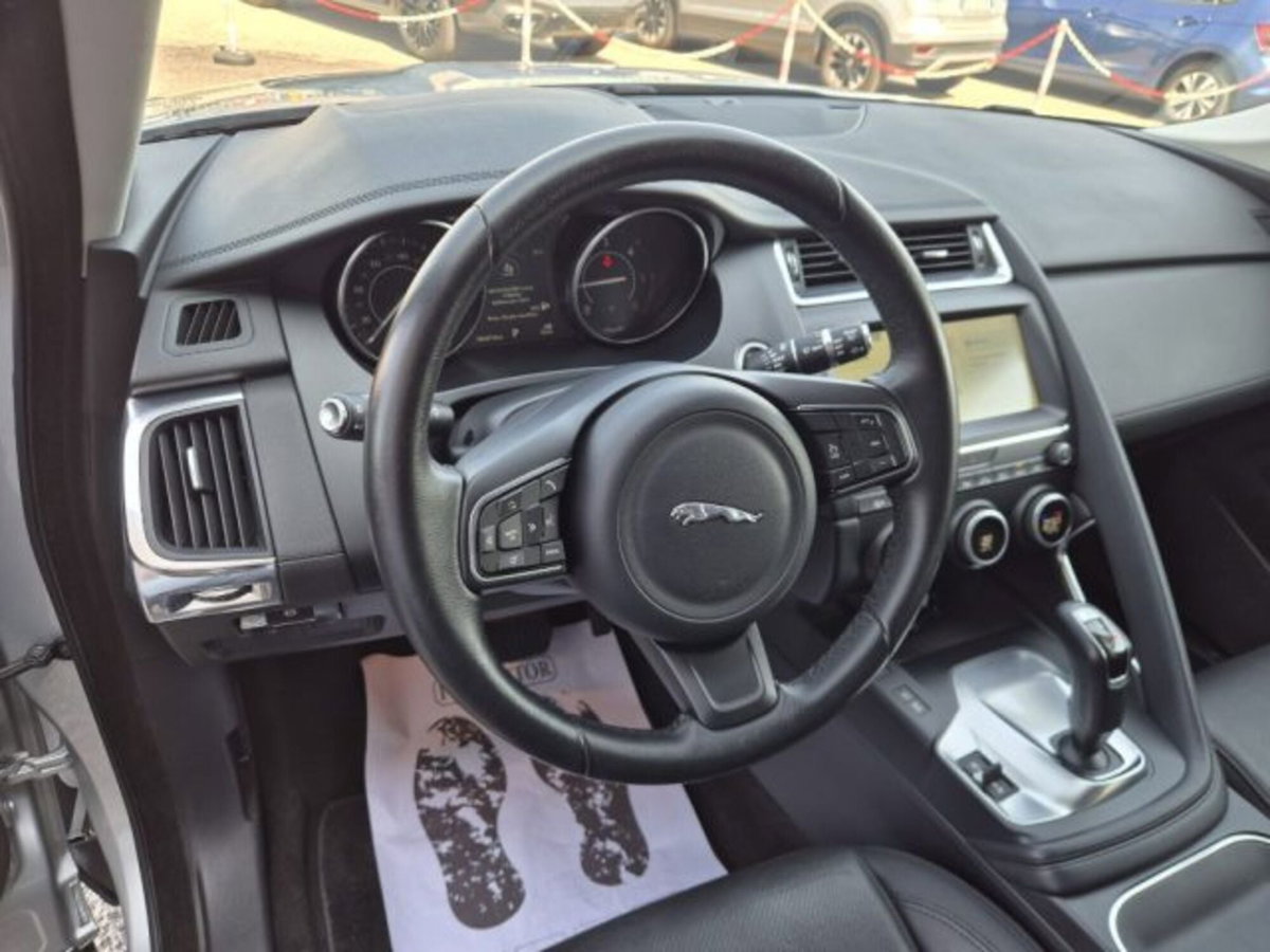 Jaguar E-Pace 2.0D 150 CV AWD aut. R-Dynamic S (9)