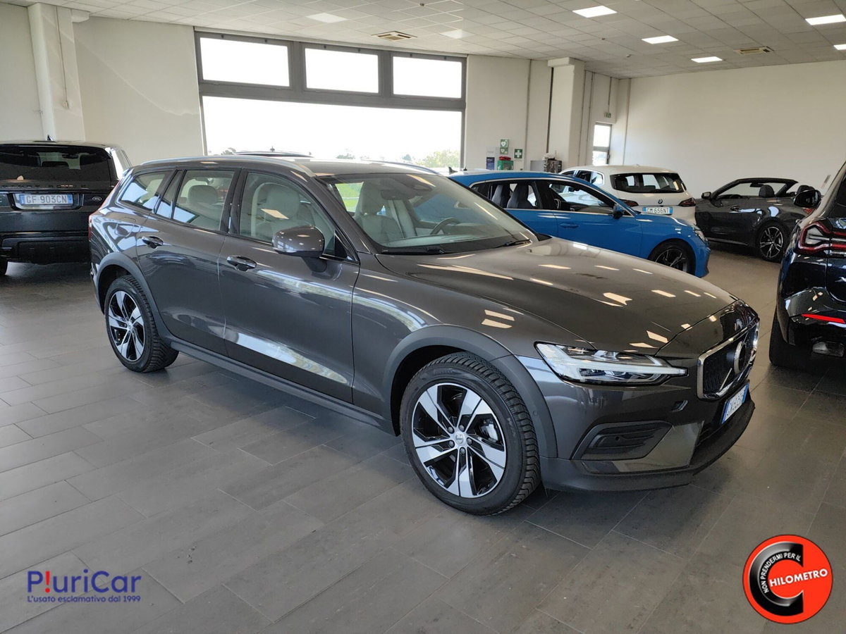 Volvo V60 Cross Country 2.0 b4 Ultimate awd auto (2)