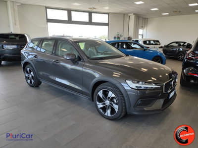 Volvo V60 Cross Country 2.0 b4 Ultimate awd auto (2)