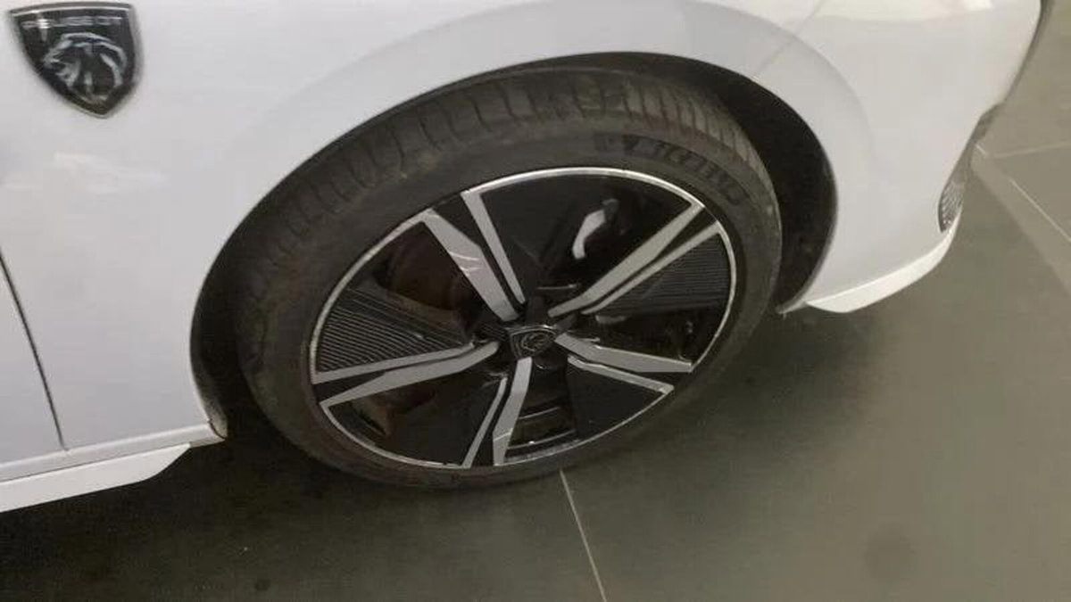 Peugeot 308 SW 1.2 hybrid GT Exclusive 145cv e-dcs 6 (5)