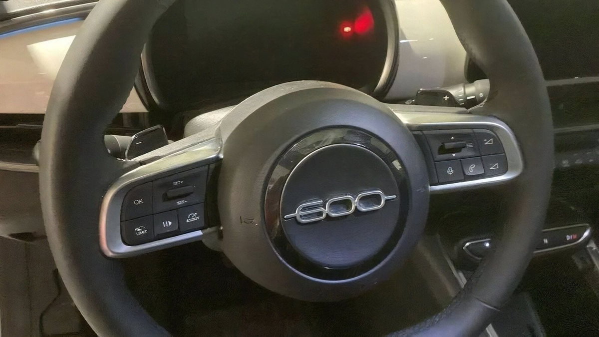 Fiat 600 1.2 hybrid 145cv auto (10)