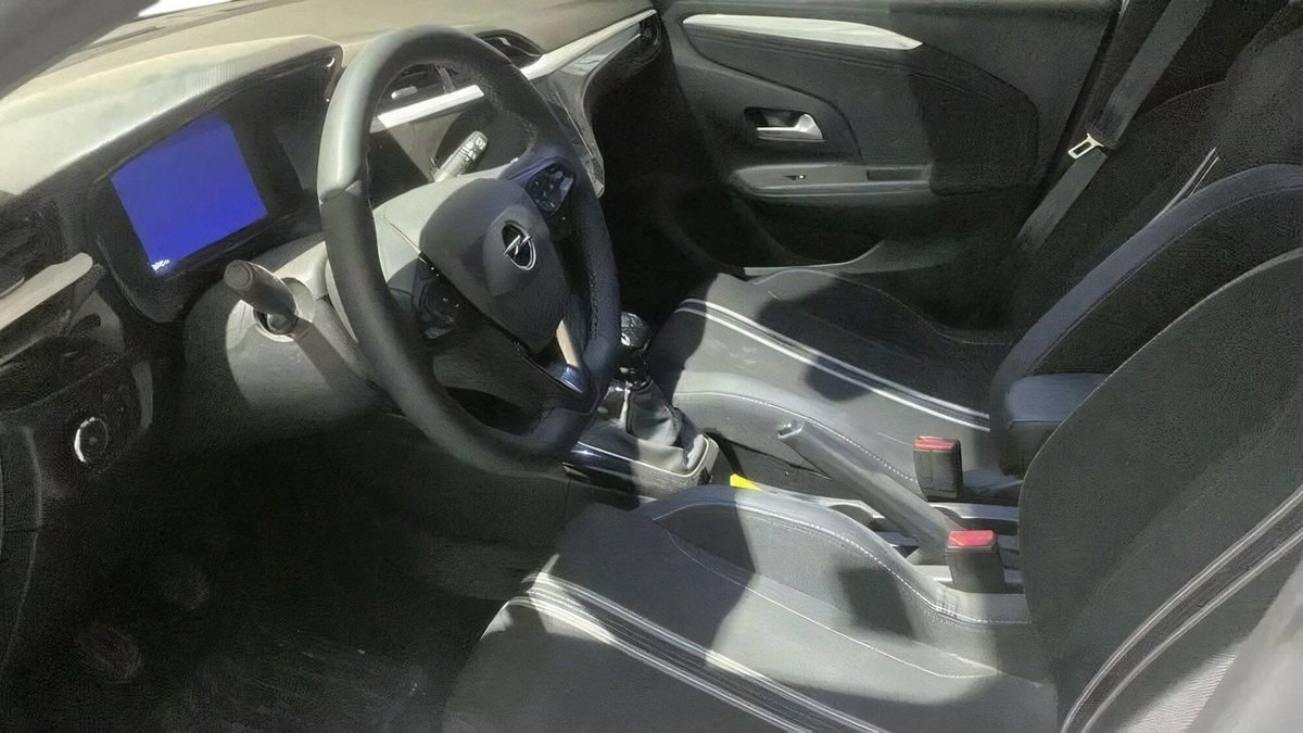 Opel Corsa 1.2 100 CV GS Line (7)