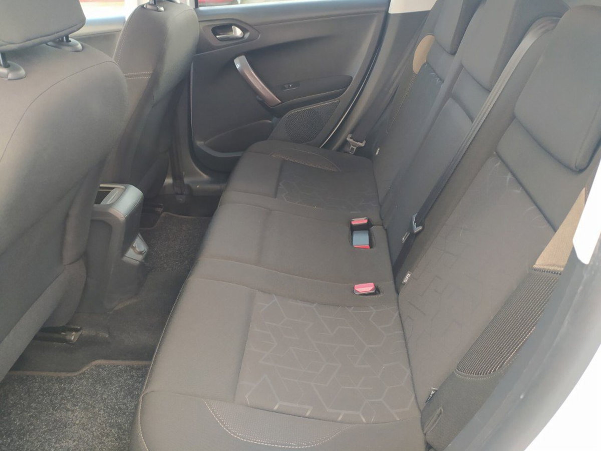 Peugeot 2008 100 Active (16)