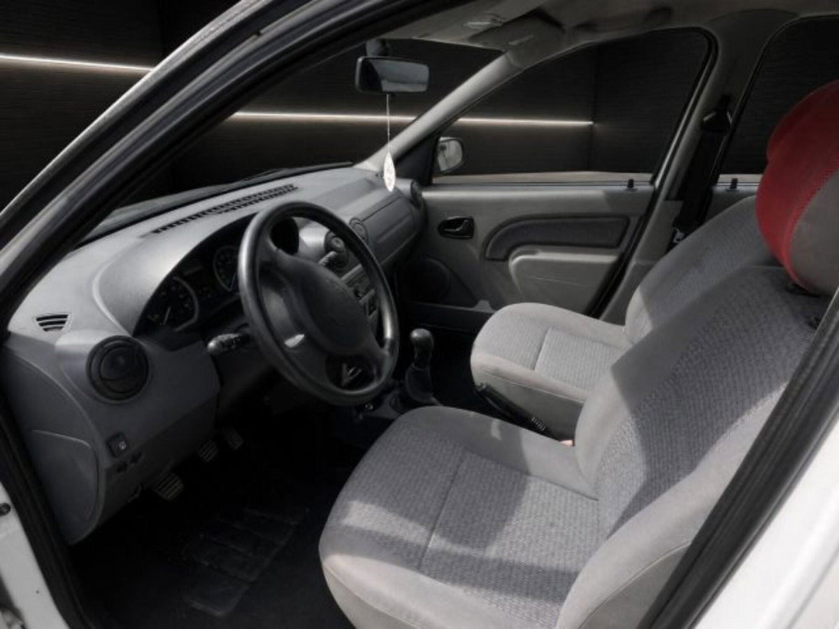 Dacia Logan 1.6 Lauréate (5)
