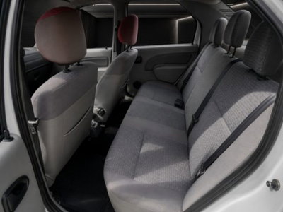 Dacia Logan 1.6 Lauréate (6)