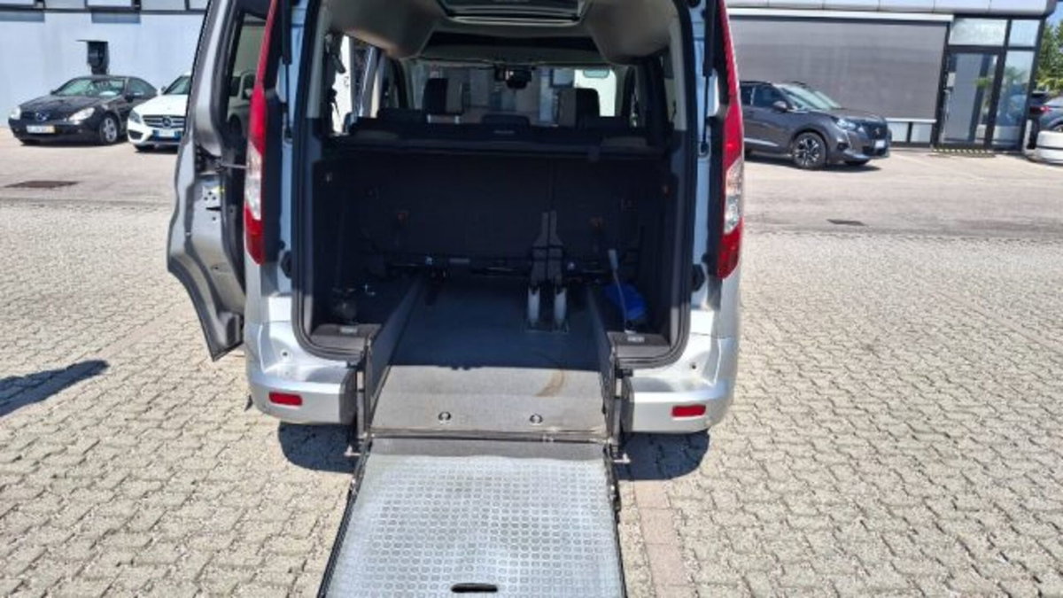 Ford Tourneo Connect 1.5 TDCi 120 CV Powershift Titanium (6)