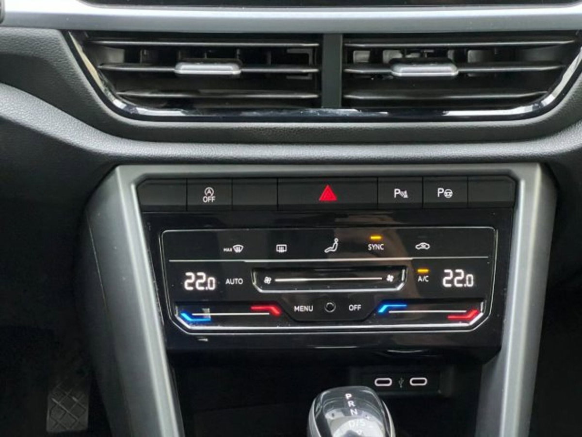 Volkswagen T-Roc 1.5 tsi Life dsg (14)