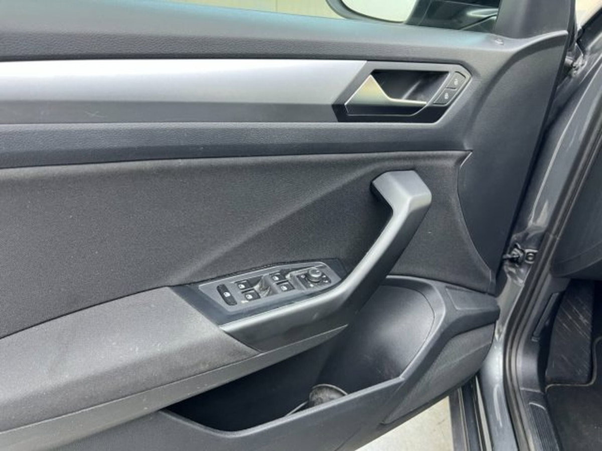 Volkswagen T-Roc 1.5 tsi Life dsg (16)