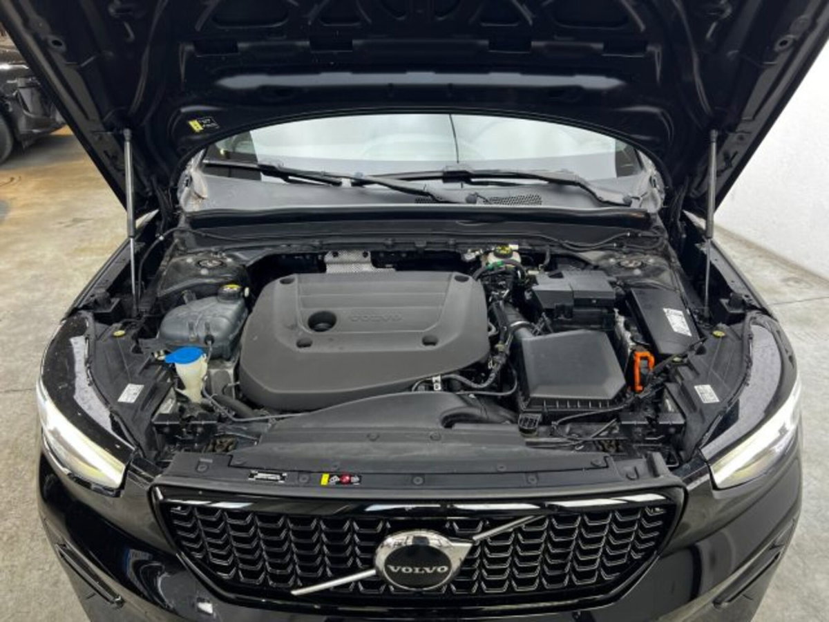 Volvo XC40 B3 automatico Plus Dark (18)