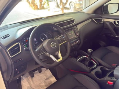 Nissan Qashqai 1.3 DIG-T 140 CV Tekna (10)