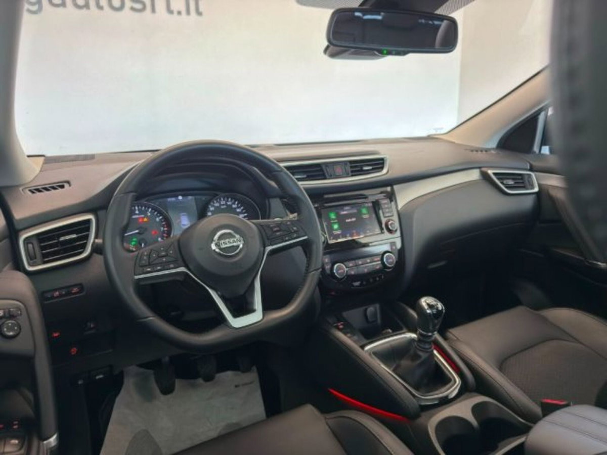 Nissan Qashqai 1.3 DIG-T 140 CV Tekna (11)