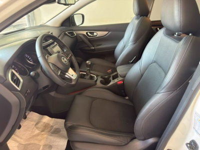 Nissan Qashqai 1.3 DIG-T 140 CV Tekna (9)