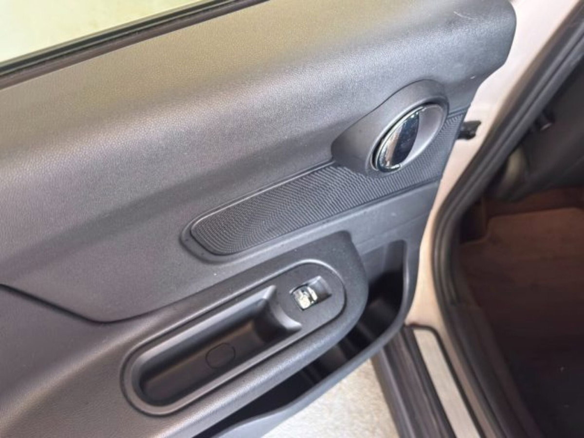 MINI Mini Countryman 2.0 Cooper D Essential Countryman (18)