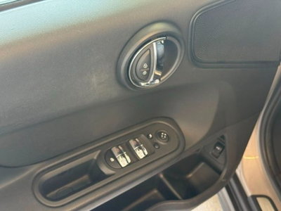MINI Mini Countryman 2.0 Cooper D Essential Countryman (19)