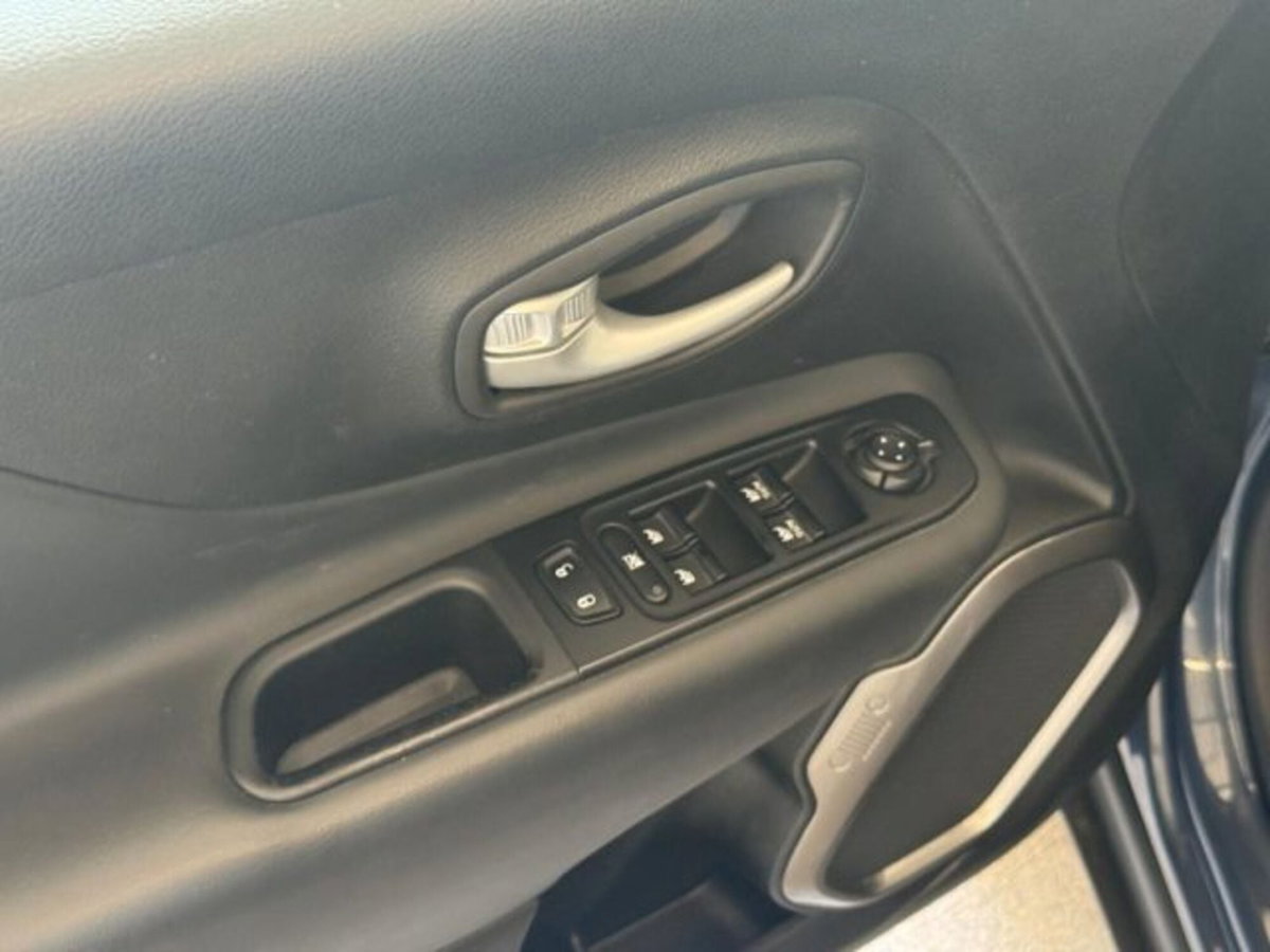 Jeep Renegade 1.6 Mjt 130 CV Limited (17)