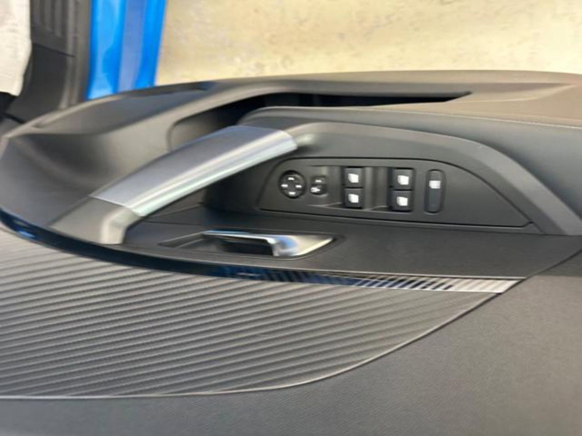 Peugeot 2008 BlueHDi 100 S&S Allure Navi Pack (13)