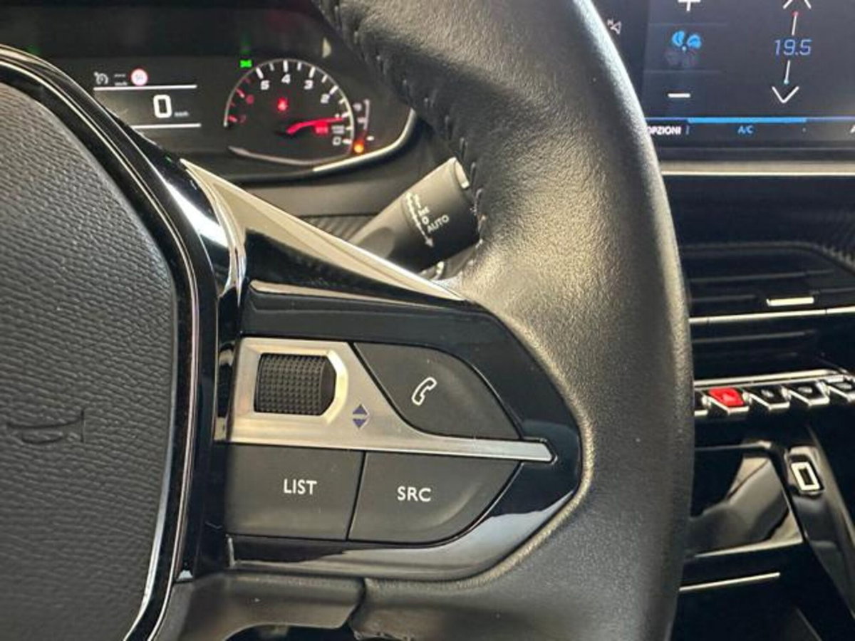 Peugeot 2008 BlueHDi 100 S&S Allure Navi Pack (15)