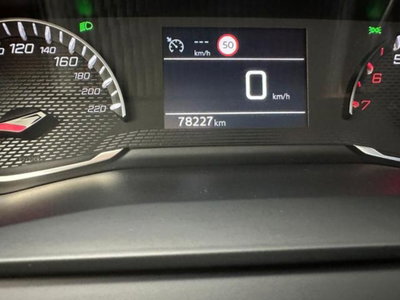 Peugeot 2008 BlueHDi 100 S&S Allure Navi Pack (18)