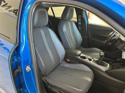 Peugeot 2008 BlueHDi 100 S&S Allure Navi Pack (9)